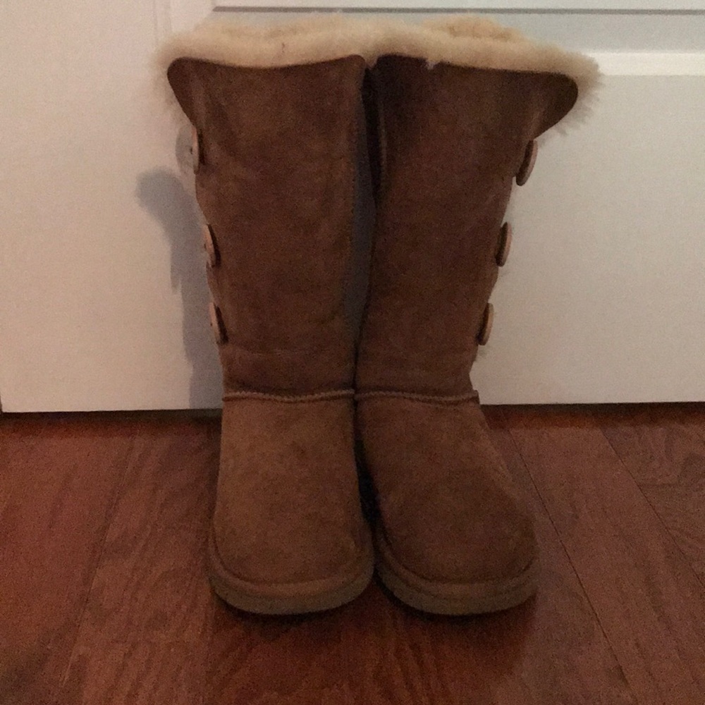 Uggs- Bailey Button Triplet II Boot